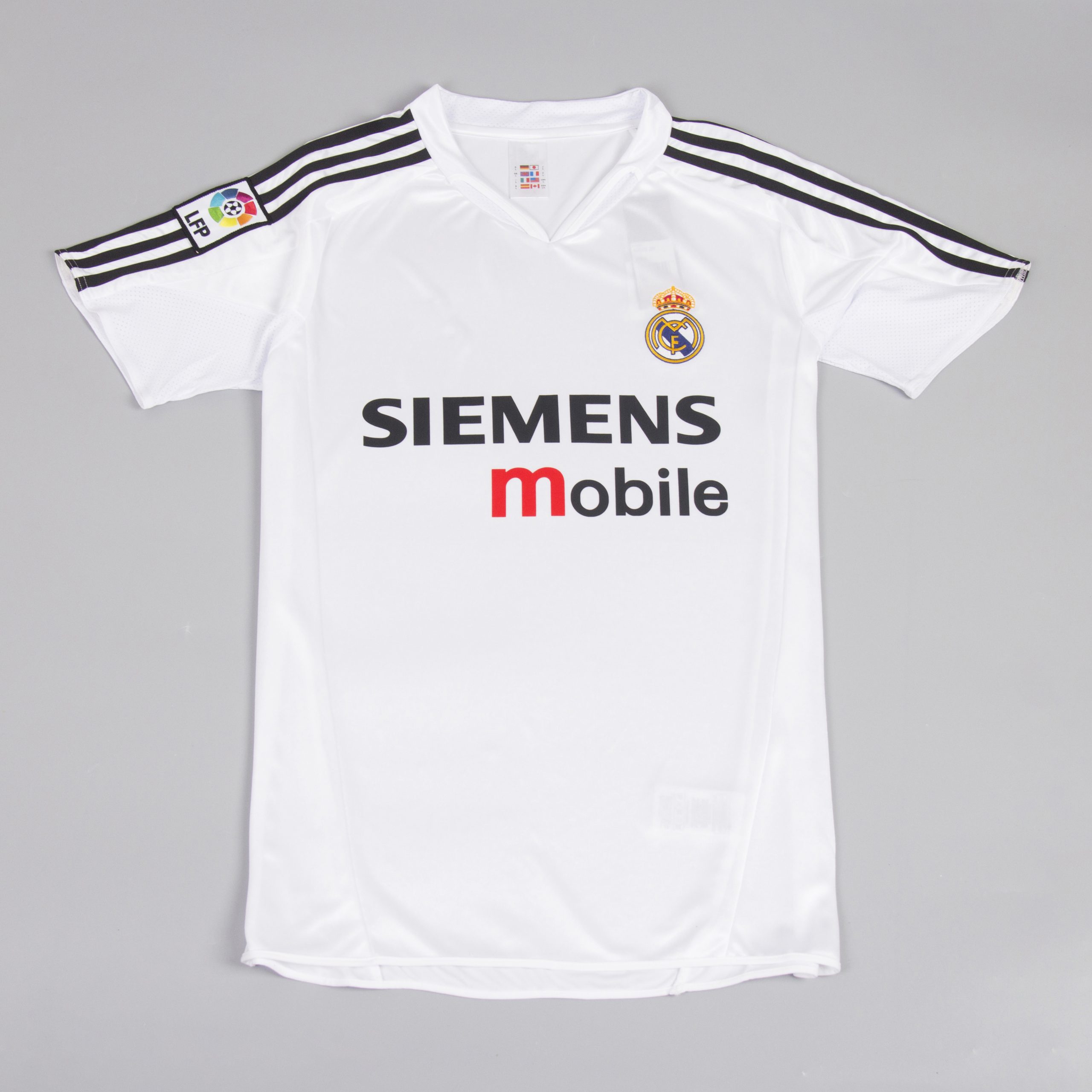 Real Madrid 2004-2005 Short Sleeve Football Shirt [As worn by Ronaldo, Zidane & Beckham]