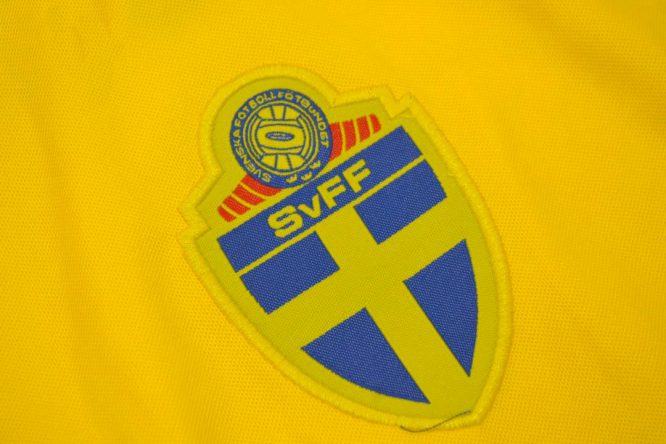 Jersey Sweden Emblem, Sweden 1994 Home Short-Sleeve