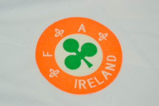 Emblem Ireland, Ireland 1990 Away