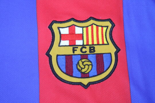 Shirt Barcelona Emblem, Barcelona 2004-2005 Home Short-Sleeve Jersey