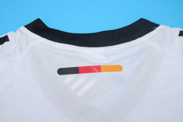 Shirt Collar Back, Germany 2002 Home Short-Sleeve Jersey/Kit