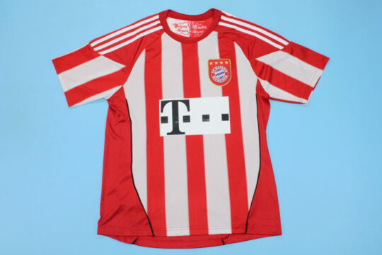 Shirt Front, Bayern Munich 2010-2011 Home Short-Sleeve Kit