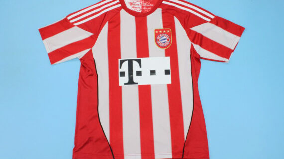 Shirt Front, Bayern Munich 2010-2011 Home Short-Sleeve Kit
