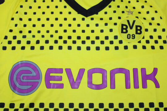 Shirt Front Closeup - Borussia Dortmund 2011-2012 Home Short-Sleeve Jersey