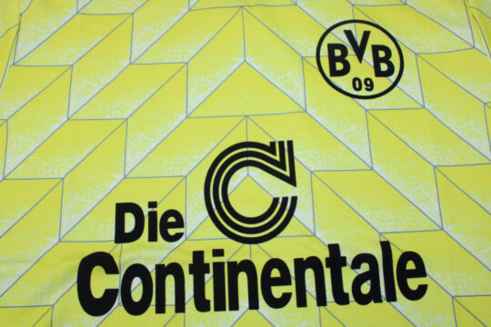 Shirt Front Closeup - Borussia Dortmund 1988-1989 Home Short-Sleeve Jersey