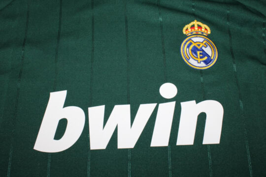 Shirt Front Closeup - Real Madrid 2012-2013 Third Long-Sleeve Jersey