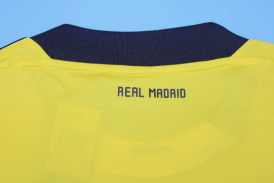 Shirt Collar Back - Real Madrid 2011-2012 Goalkeeper Home Jersey