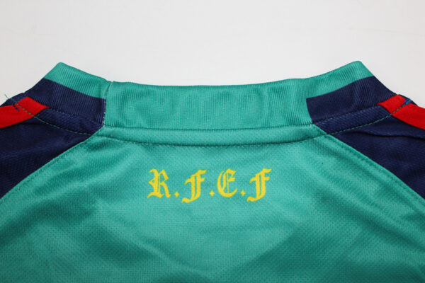 Shirt Collar Back, Spain 2010 Home Goalkeeper Short-Sleeve Jersey - Casillas