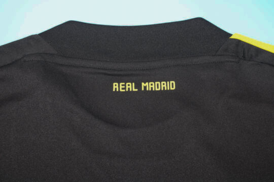 Shirt Collar Back - Real Madrid 2011-2012 Goalkeeper Away Jersey