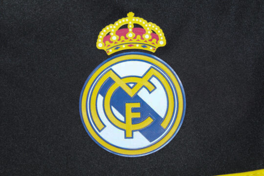 Real Madrid Emblem - Real Madrid 2011-2012 Goalkeeper Away Jersey